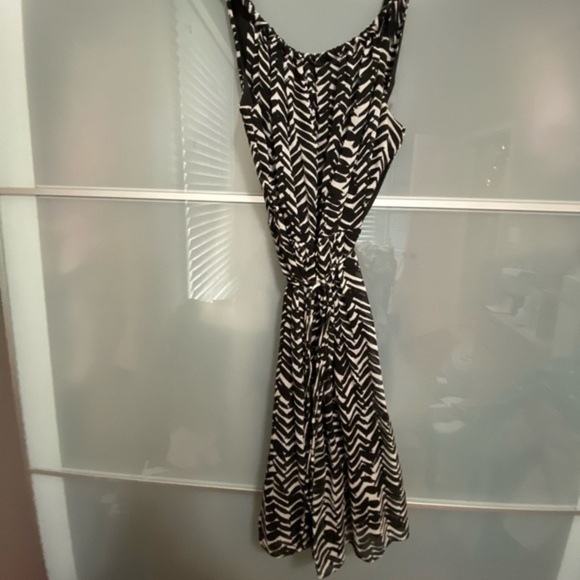 Burberry Dress women’s size xs /s black and gray pattern size 4 with string belt